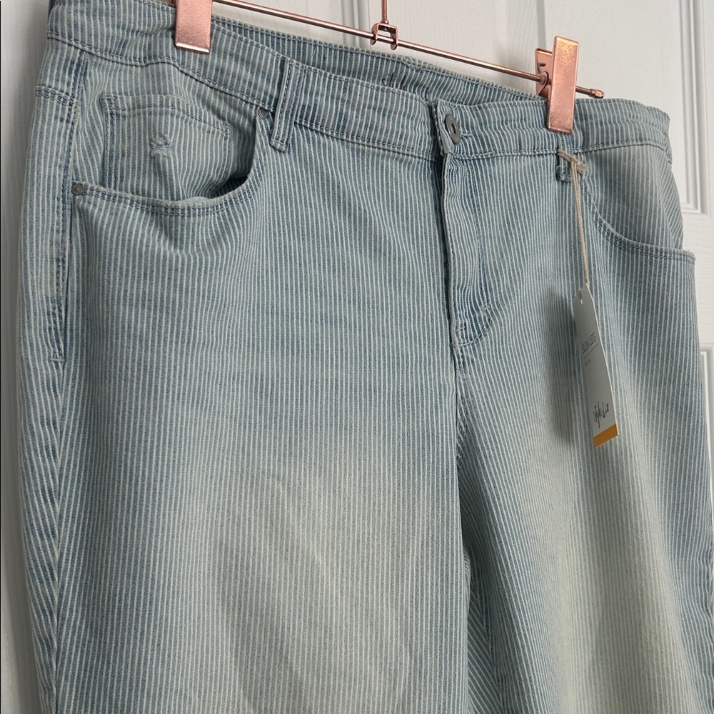 NWT Style & Co. Women's Light wash Straight Leg Jeans - Picture 4 of 7